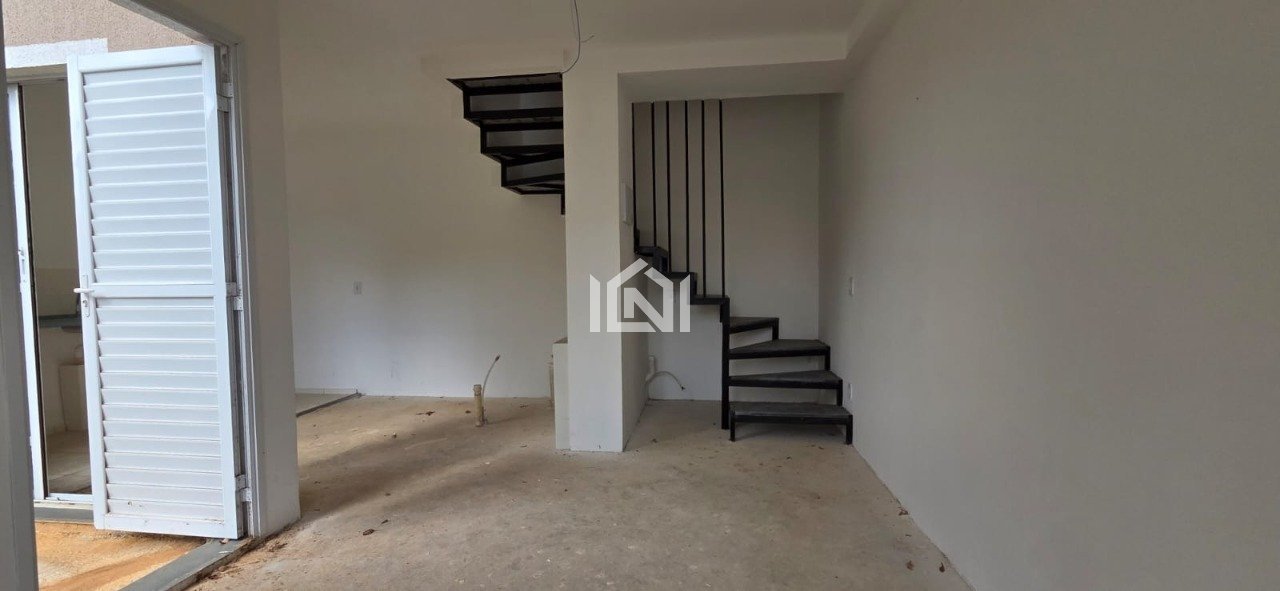 casa a venda no condominio encantada sala de estar e jantar