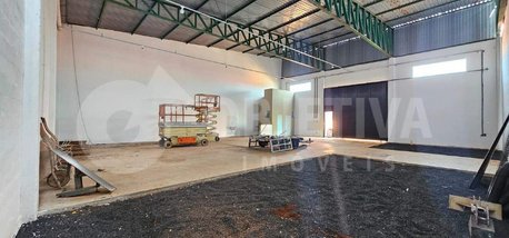 industrial em Rua das Macaubas, Residencial Integração - Uberlândia - MG
