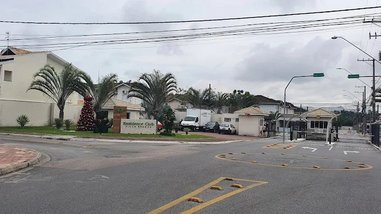 house em Avenida Almeida Júnior, Loteamento Villa Branca - Jacareí - SP