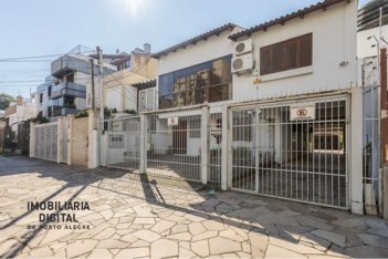 house em Rua Luzitana, Higienópolis - Porto Alegre - RS
