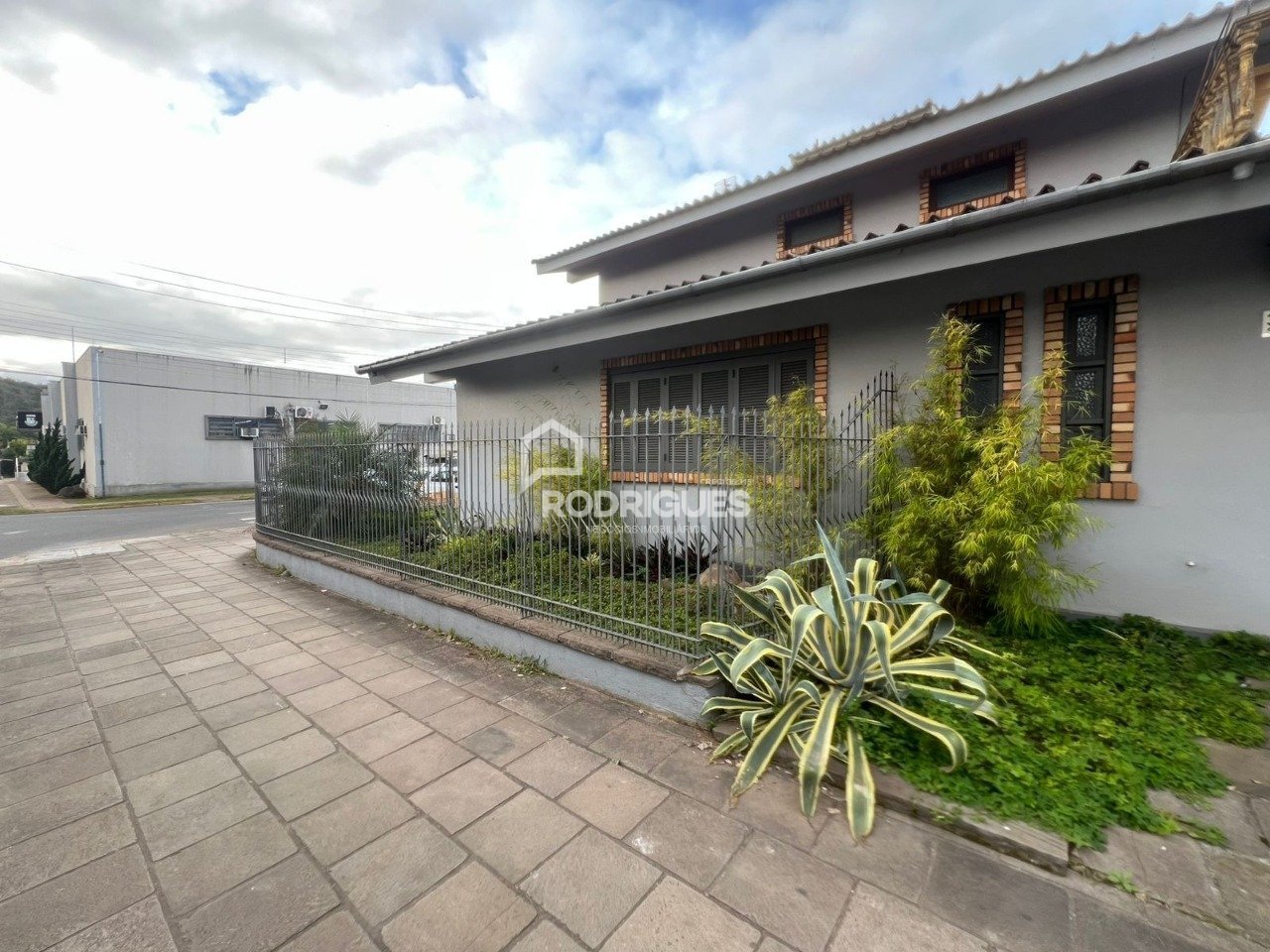 6882d3f1-527c-4ccd-8d70-573410a72f3e