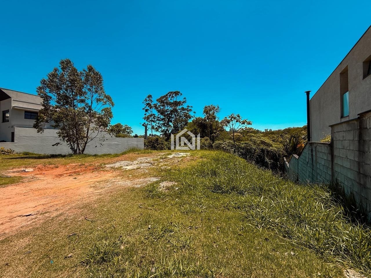 terreno com fundos para reserva a venda no condominio sao paulo ii