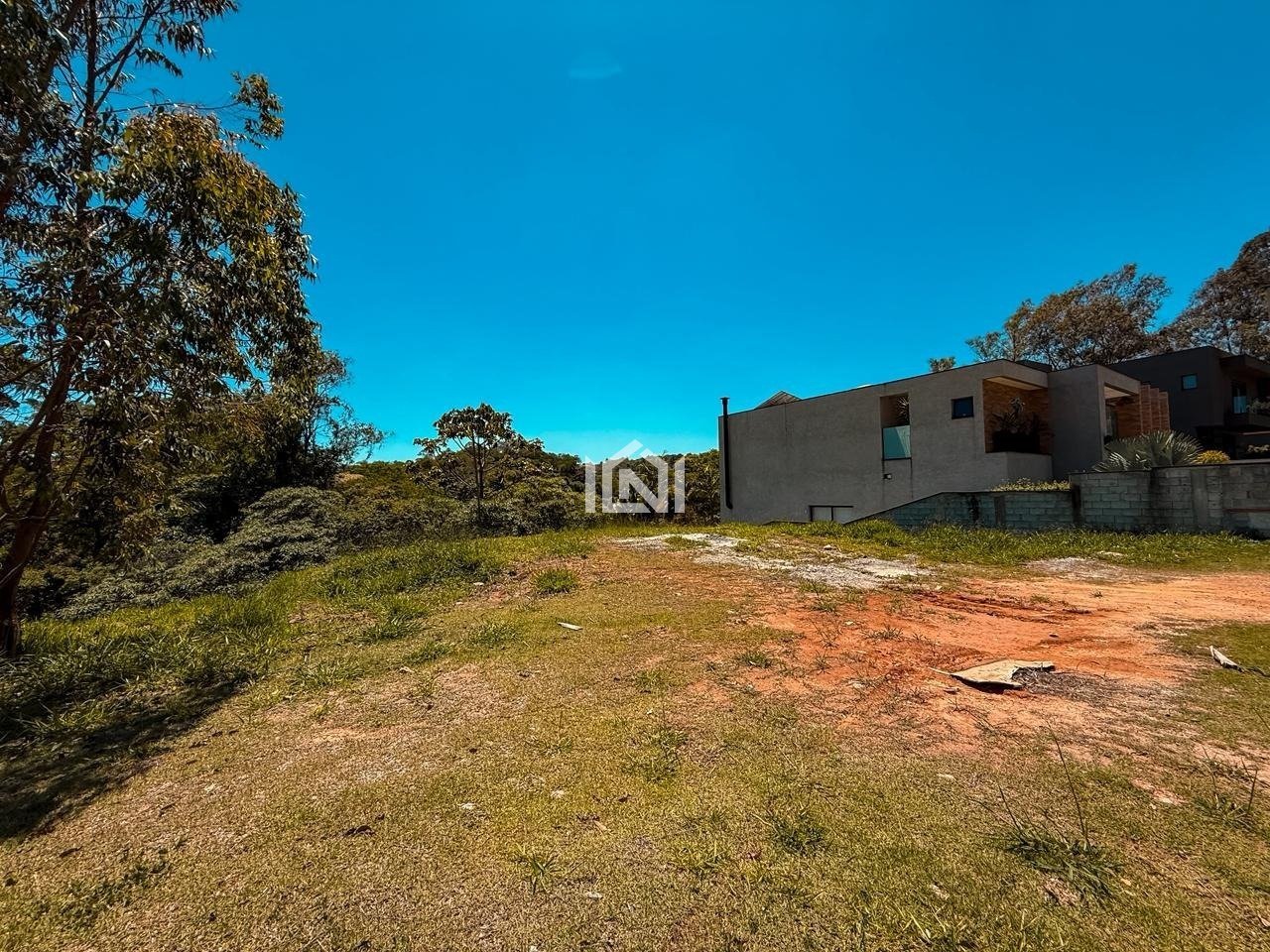 terreno com fundos para reserva a venda no condominio sao paulo ii