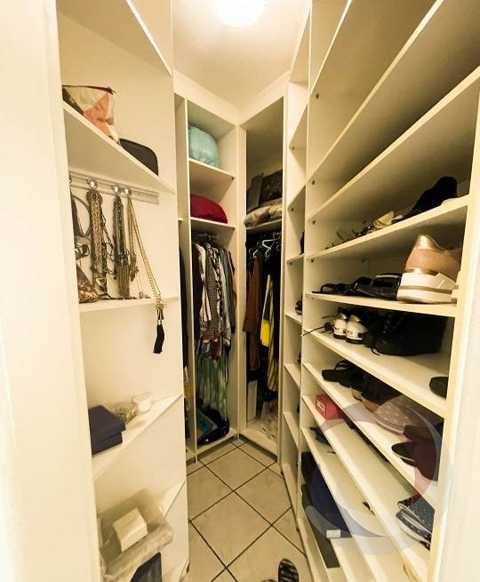 007 closet suite