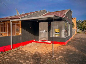 business em Rua Nova Petrópolis, Centro - Portão - RS