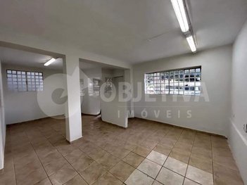 house em Avenida Raulino Cotta Pacheco, Osvaldo Rezende - Uberlândia - MG