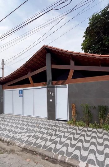 house em Rua Sertanista Gilberto Pinto Francisco Costa, Tupi - Praia Grande - SP