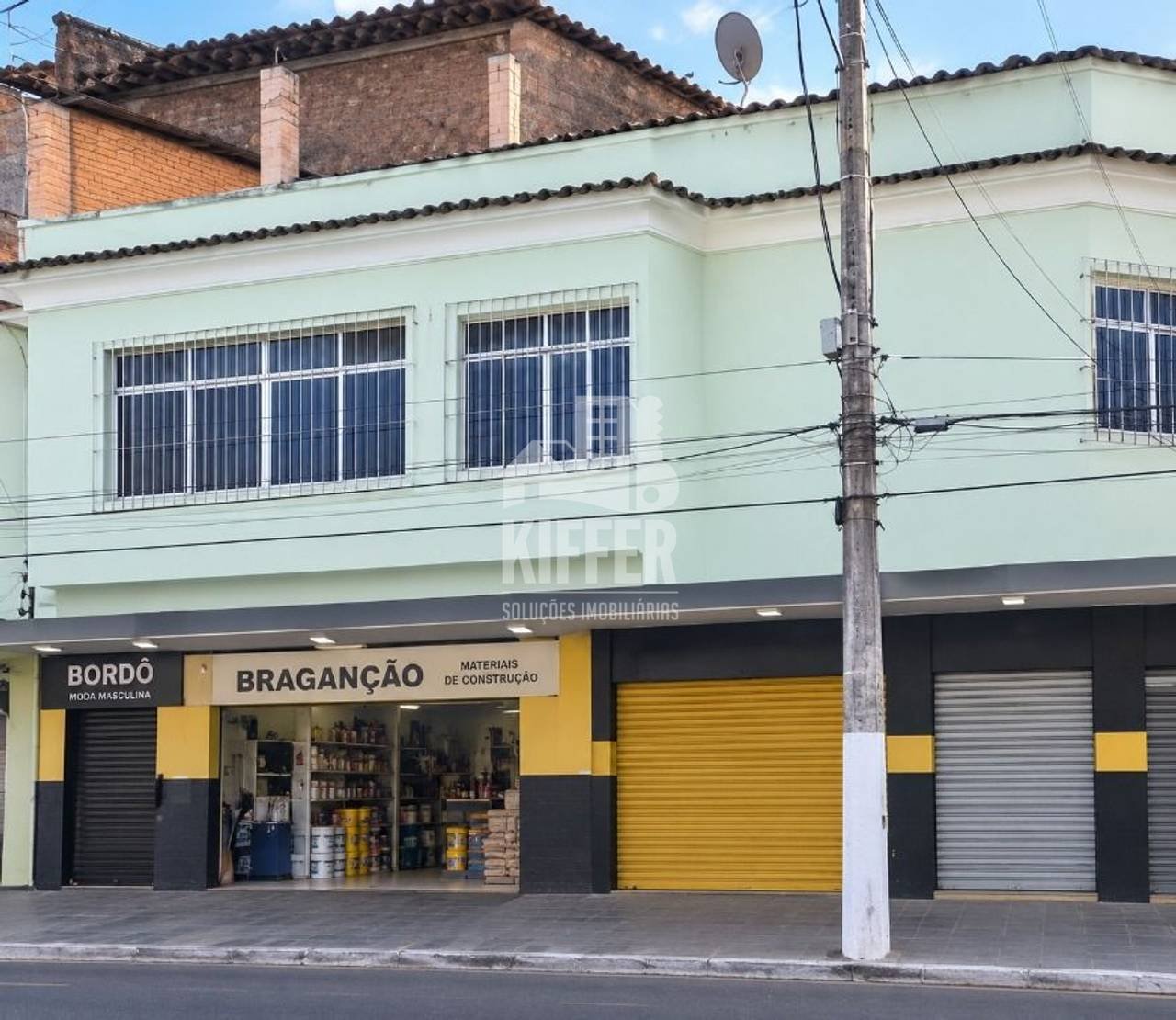 Casa à venda, Sobrado, Ampla sala, 2 quartos, terraço, 1 banheiro