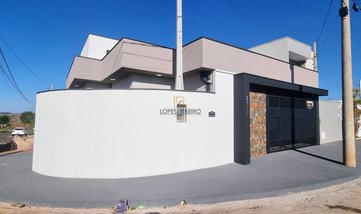 house em Avenida Cecilia Lourenção, Residencial Ouro Verde - Botucatu - SP