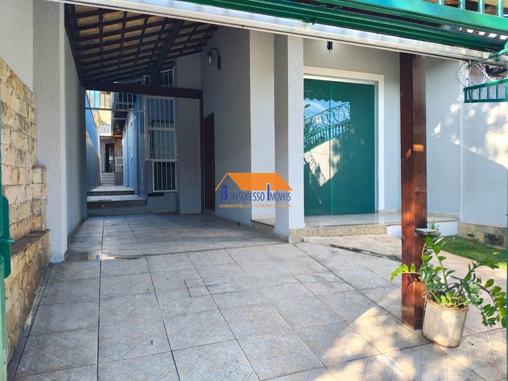Casa com 3 quartos — Santa Mônica, Belo Horizonte
