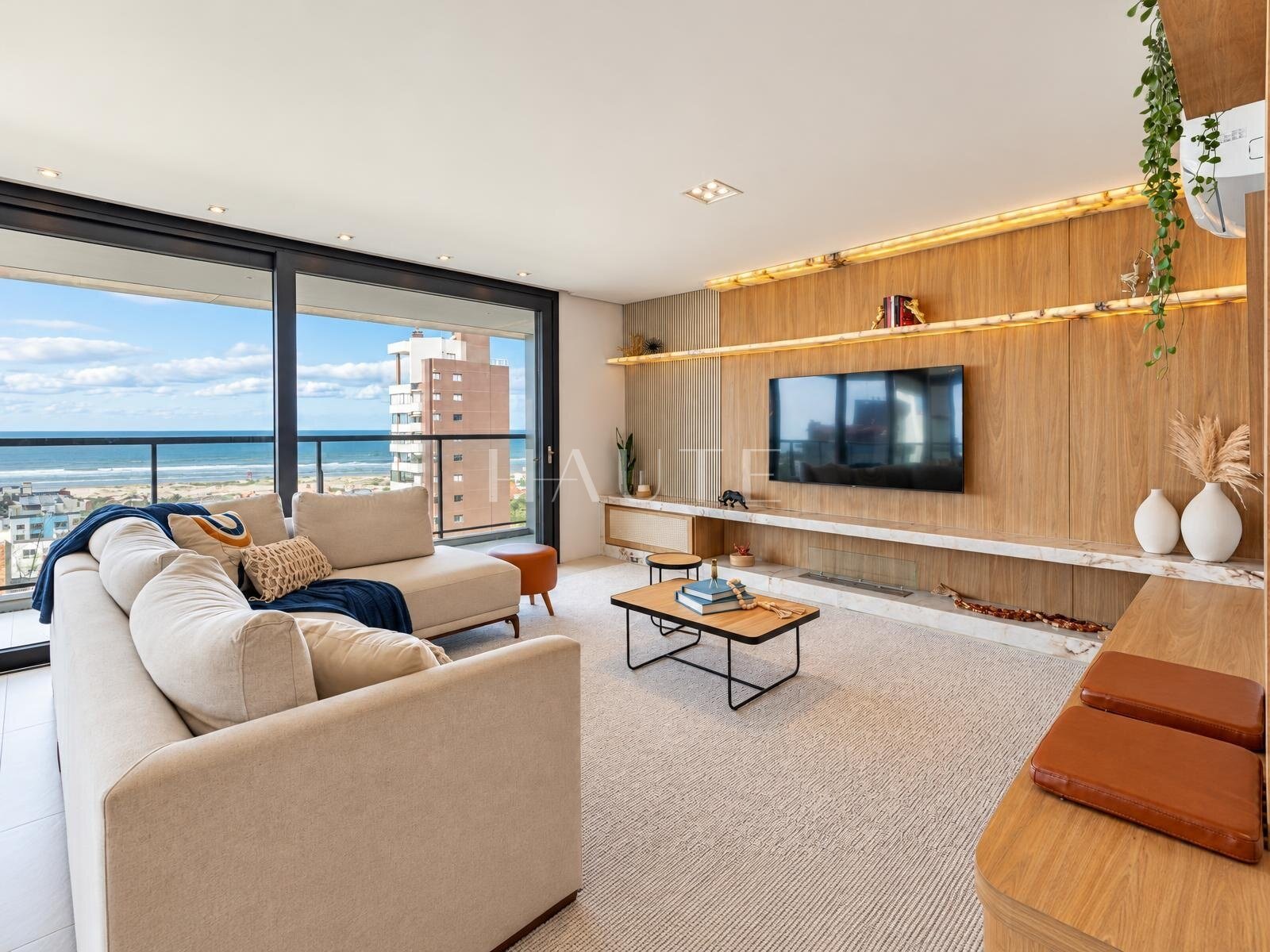 Apartamento 4 Suítes no Edifício Vitra em Torres | 220m²