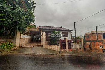 house em Beco Nara Maria Vitoria, Costa e Silva - Porto Alegre - RS