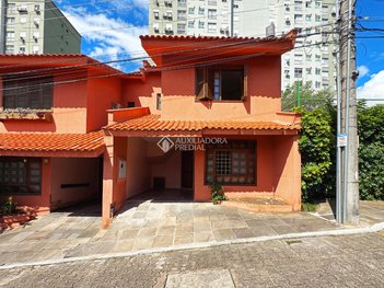 house em Rua Dom Vital, Glória - Porto Alegre - RS