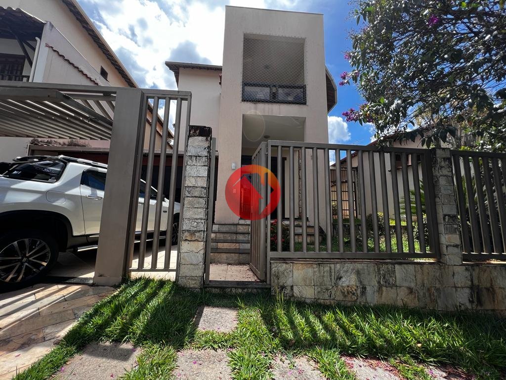 Casa com 4 quartos — Planalto, Belo Horizonte