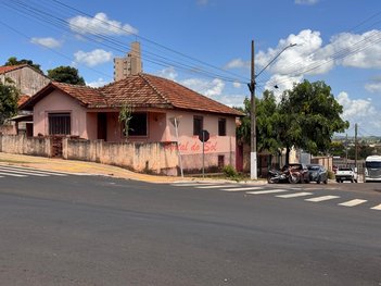 house em Avenida Coronel Oliveira Motta, Centro - Santo Antônio da Platina - PR
