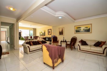 house em Rua Coronel Ary Pinho, Boa Vista - Curitiba - PR