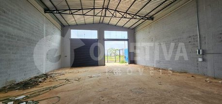 industrial em Avenida Yuri Resende Miranda, Novo Mundo - Uberlândia - MG