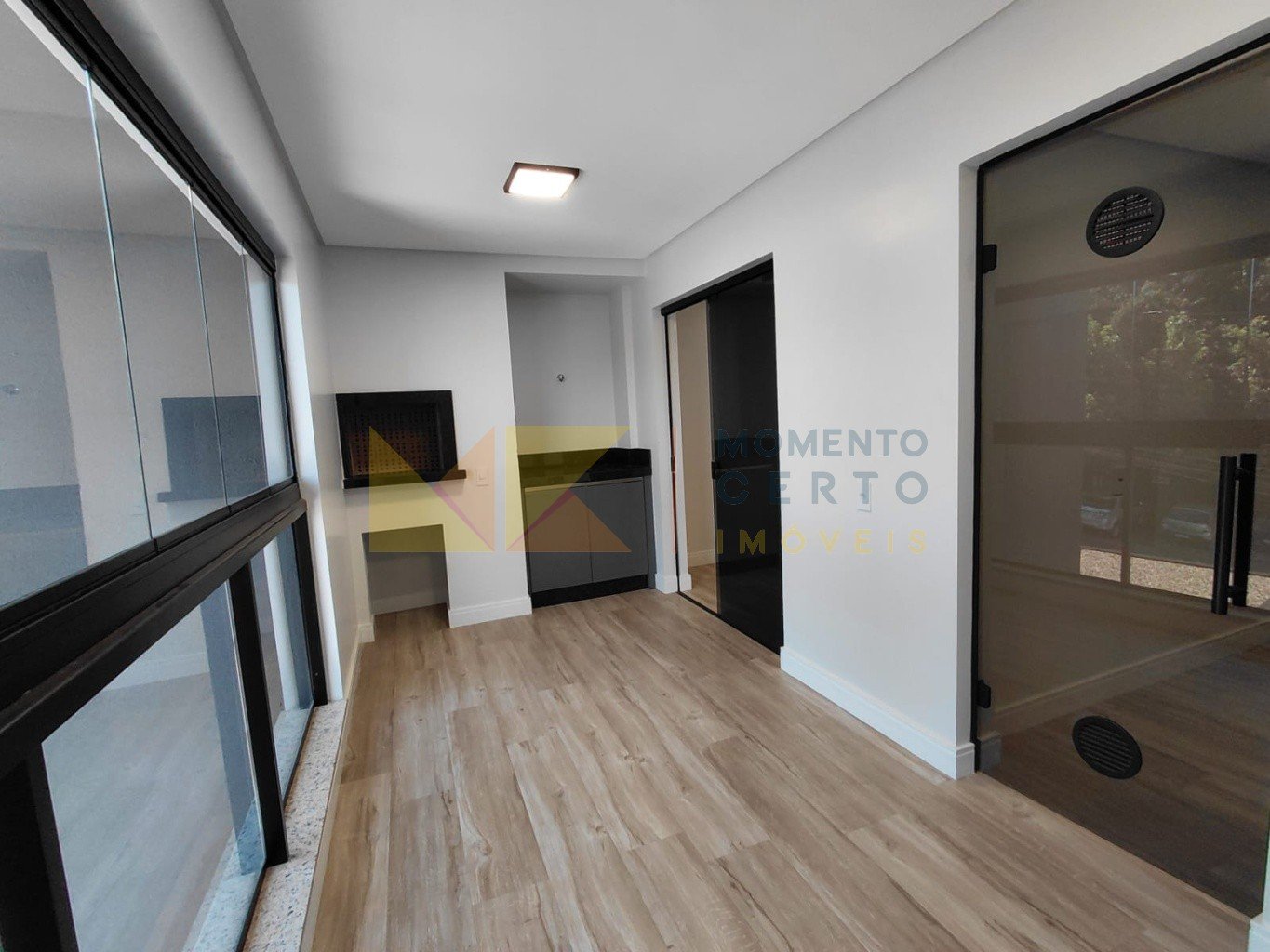 Sacada ampla com churrasqueira