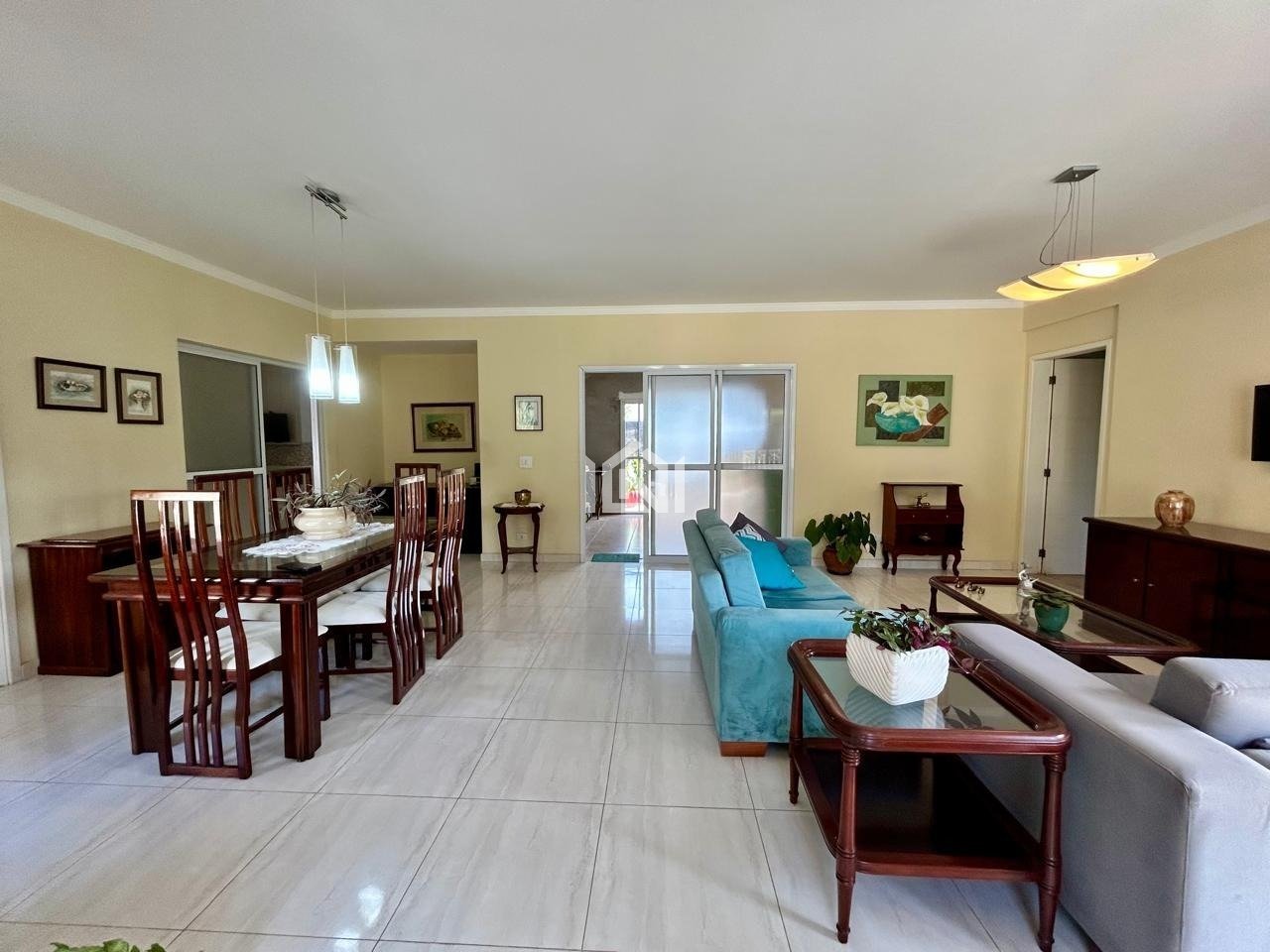 casa a venda no condominio Village Los Angeles - living