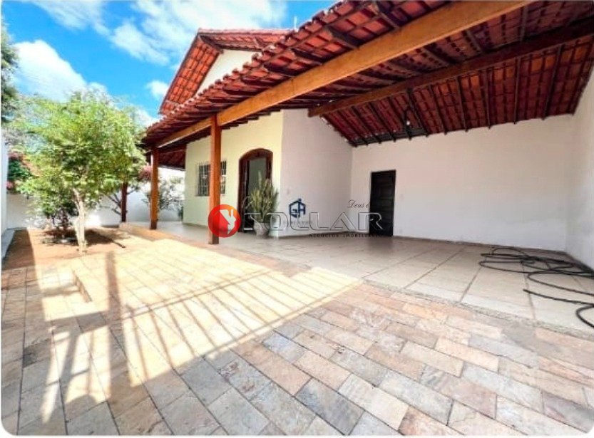 Casa com 3 quartos — Santa Amélia, Belo Horizonte