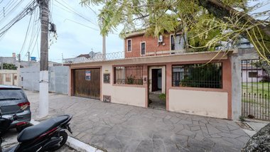 house em Rua General Telles, Centro - Pelotas - RS