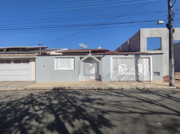 house em Avenida Joaquim Augusto Moreira Queiroz, São Carlos - Pouso Alegre - MG