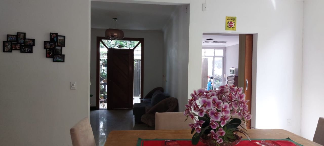 Casa com 4 quartos — Sagrada Família, Belo Horizonte