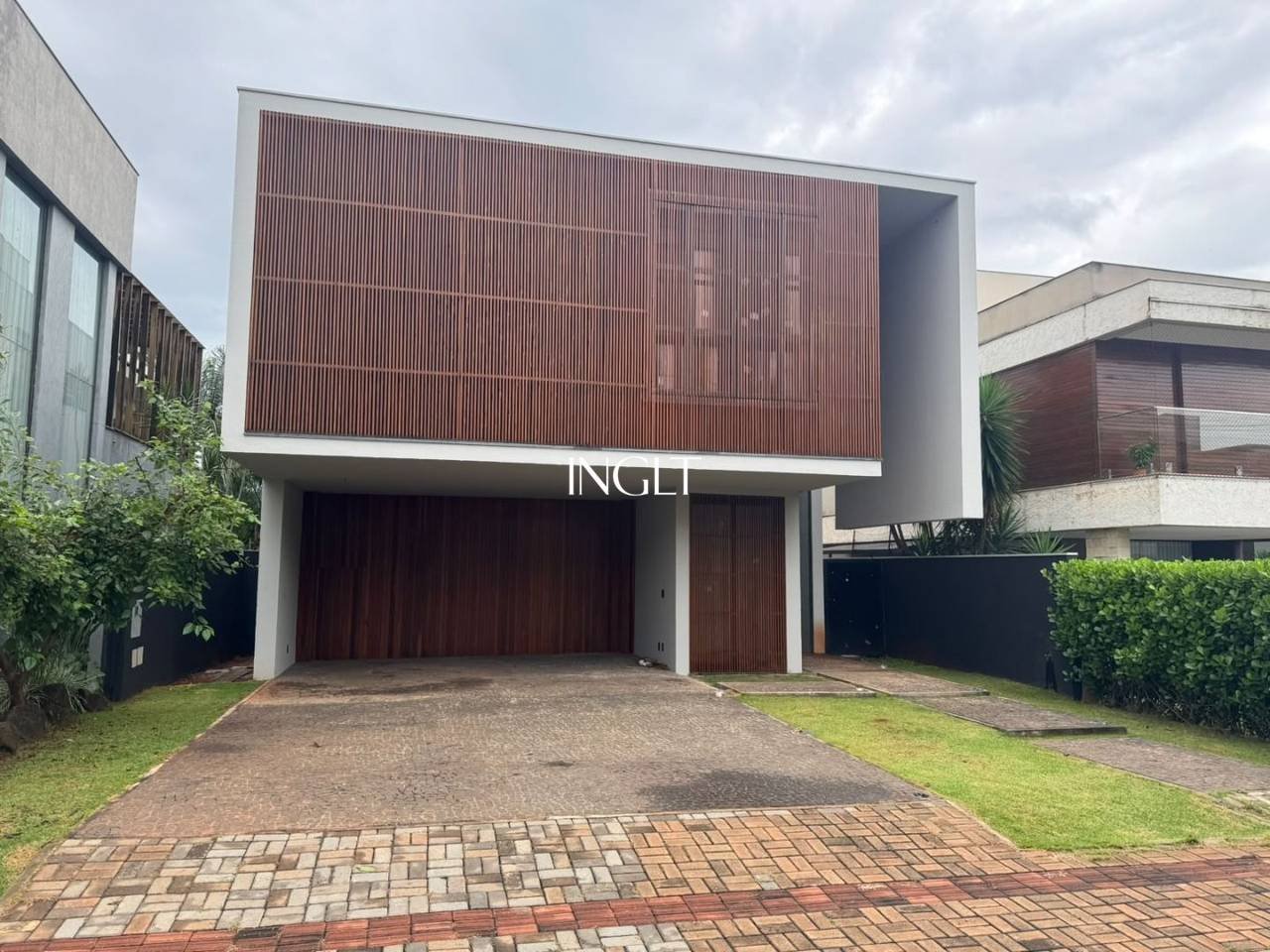 Casa nova com fundos com vista para mata com 4 dormitórios à venda, 31