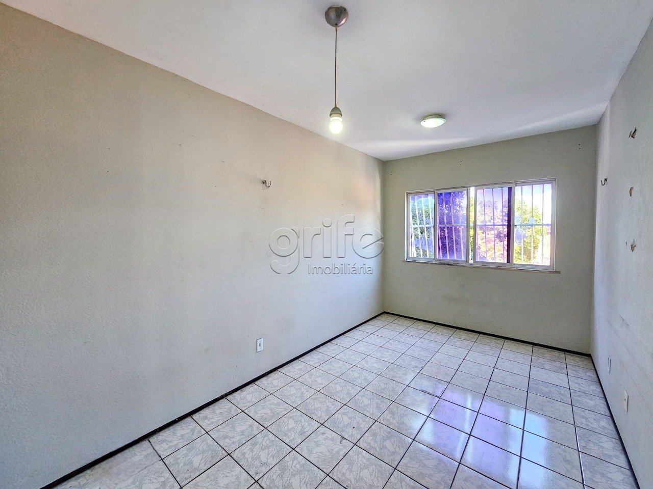 Apartamento de 3 Quartos, 2 Banheiros, 1 Vagas de Garagem-03
