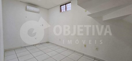 office em Rua Ângelo Cunha, São Jorge - Uberlândia - MG