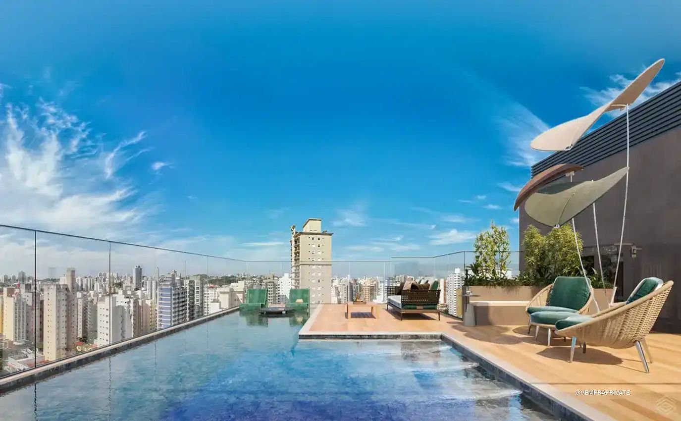 Piscina com deck