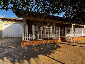 house em Avenida Joaquim Teixeira Alves, Centro - Dourados - MS