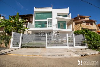 house em Rua Alcebíades Antônio dos Santos, Nonoai - Porto Alegre - RS