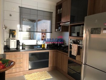 house em Avenida Sérgio Milliet da Costa e Silva, Loteamento Villa Branca - Jacareí - SP