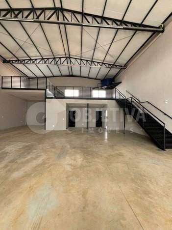 industrial em Avenida Segismundo Pereira, Segismundo Pereira - Uberlândia - MG