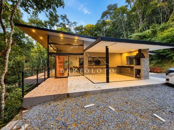 house em Rua Bernardo Coutinho, Araras - Petrópolis - RJ
