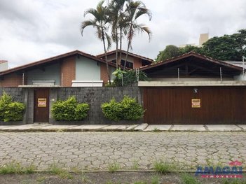 house em Avenida Estados Unidos, Jardim Siesta - Jacareí - SP