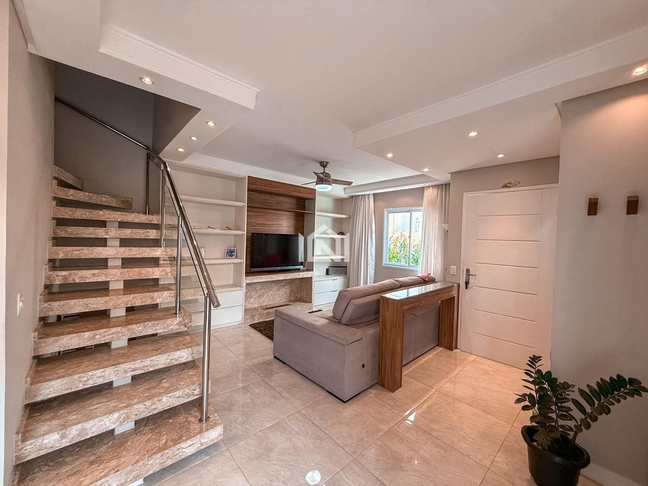 casa a venda no condominio quebec ville - sala de estar com lareira