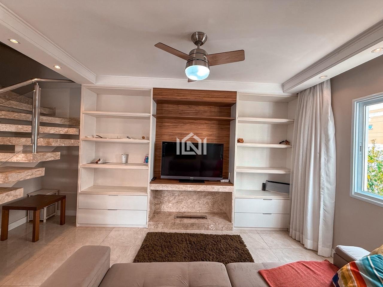 casa a venda no condominio quebec ville - sala de estar com lareira