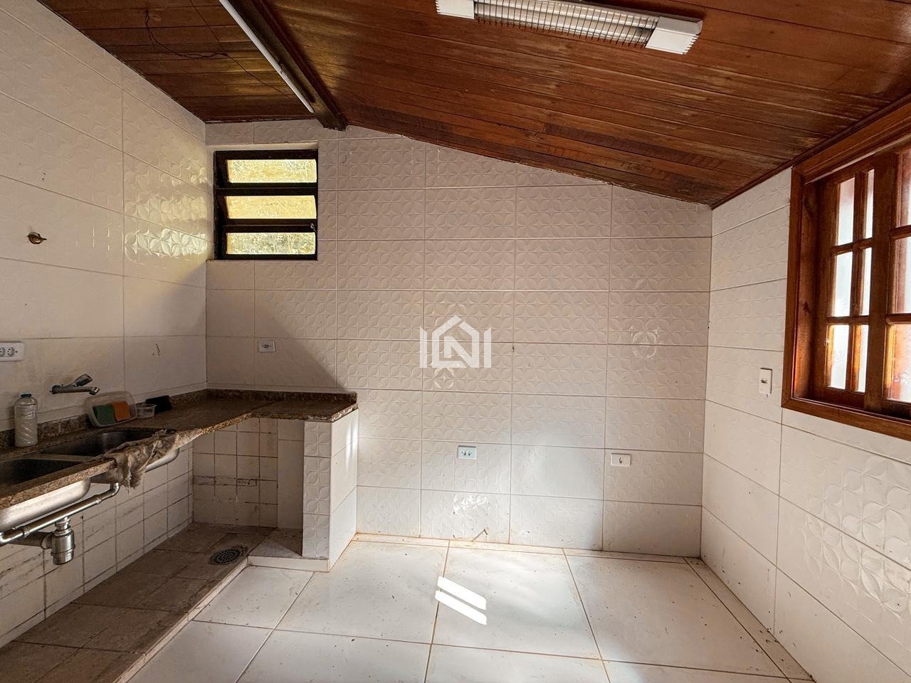 casa a venda no condominio colinas de sao fernando - cozinha