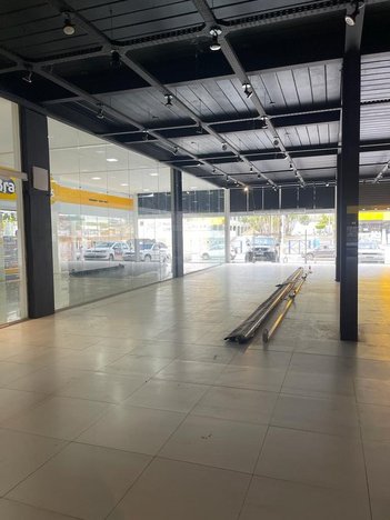 business em Estrada União e Indústria, Itaipava - Petrópolis - RJ