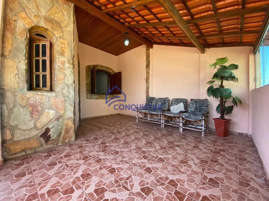 Casa com 3 quartos — Santa Mônica, Belo Horizonte