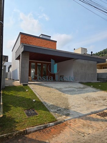 house em Avenida Luiz Boiteux Piazza, Cachoeira do Bom Jesus - Florianópolis - SC