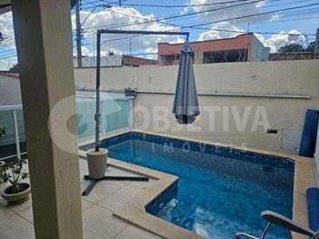house em Rua Doutor Jair Vieira da Mota, Lourdes - Uberlândia - MG
