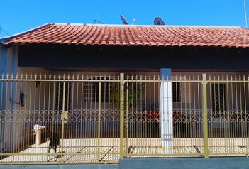 house em Rua Professora Maria do Rosário Castaldi, Conjunto Café - Londrina - PR
