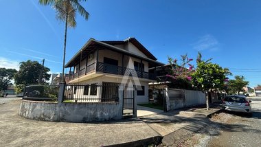 house em Rua Aurélio Nunes de Amorim Bezerra, Jardim Iririú - Joinville - SC