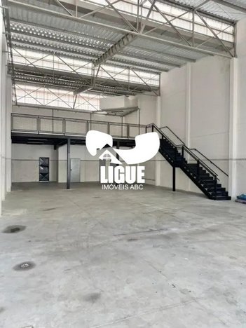 industrial em Avenida Dona Ruyce Ferraz Alvim, Serraria - Diadema - SP