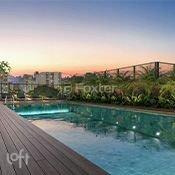 piscina-com-deck-de-madeira-e-vista-para-o-jardim.jpeg