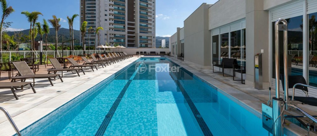 piscina-de-raia-com-deck-e-acessibilidade.jpeg