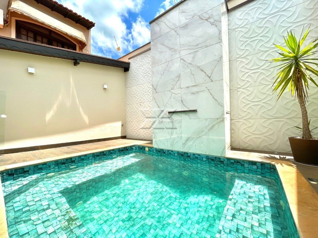 Piscina com cascata